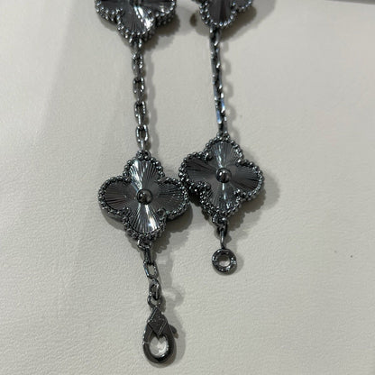 [エコー]クローバー 5モチーフ ブラックブレスレット