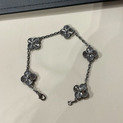 [エコー]クローバー 5モチーフ ブラックブレスレット