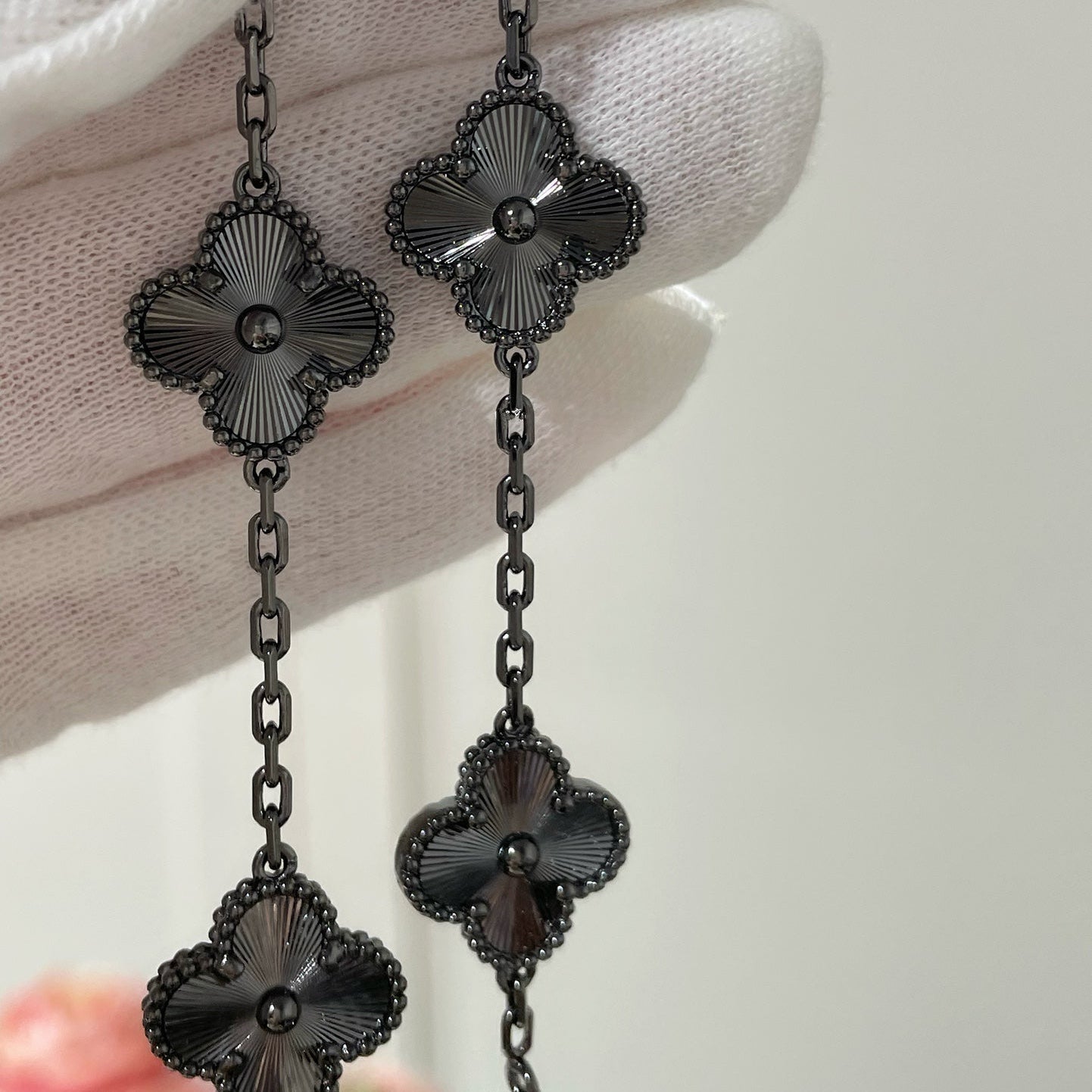 [ECHO ]CLOVER 5 MOTIF BLACK BRACELET
