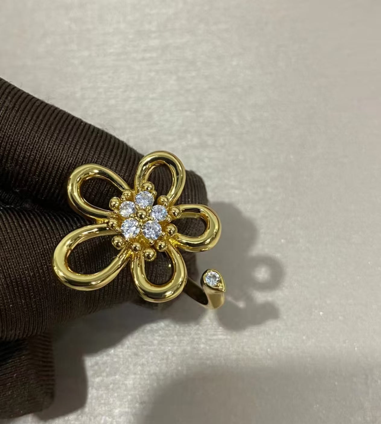 [ECHO ]NEW FLOWERLACE BETWEEN THE FINGER