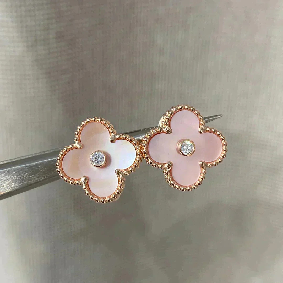 [Echo ]CLOVER MEDIUM 1 MOTIFS  PINK MOP DIAMOND EARRINGS