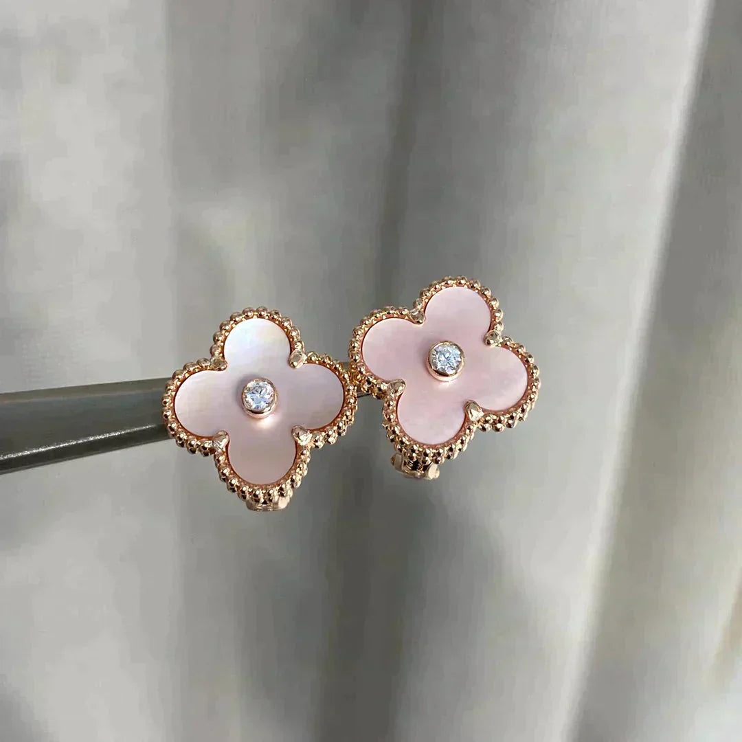[Echo ]CLOVER MEDIUM 1 MOTIFS  PINK MOP DIAMOND EARRINGS