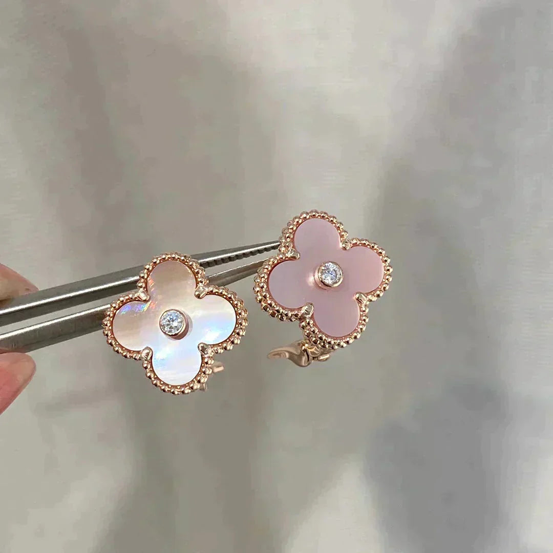 [Echo ]CLOVER MEDIUM 1 MOTIFS  PINK MOP DIAMOND EARRINGS