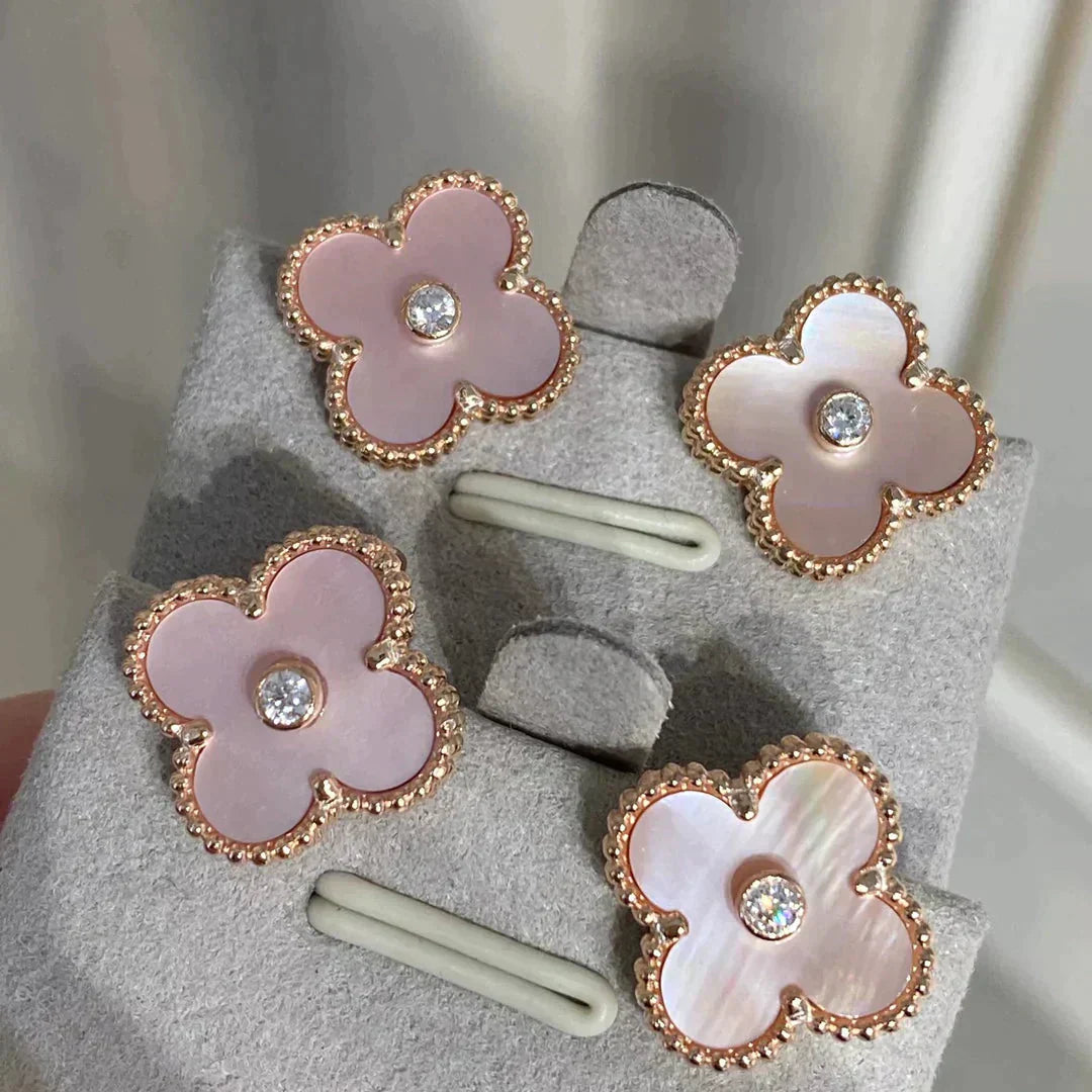 [Echo ]CLOVER MEDIUM 1 MOTIFS  PINK MOP DIAMOND EARRINGS