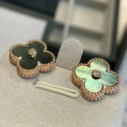 [Echo ]CLOVER MEDIUM 1 MOTIFS GRAY MOP  DIAMOND EARRINGS