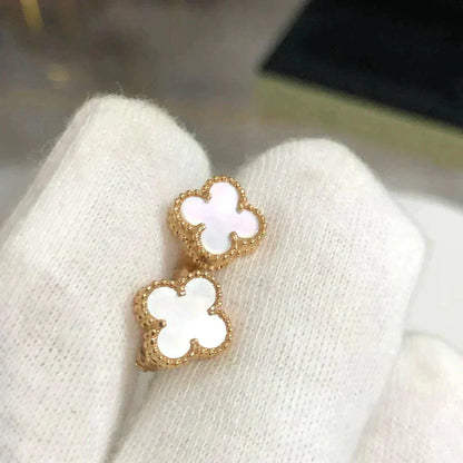 [Echo ]CLOVER MINI 9.5MM WHITE MOP EARRINGS