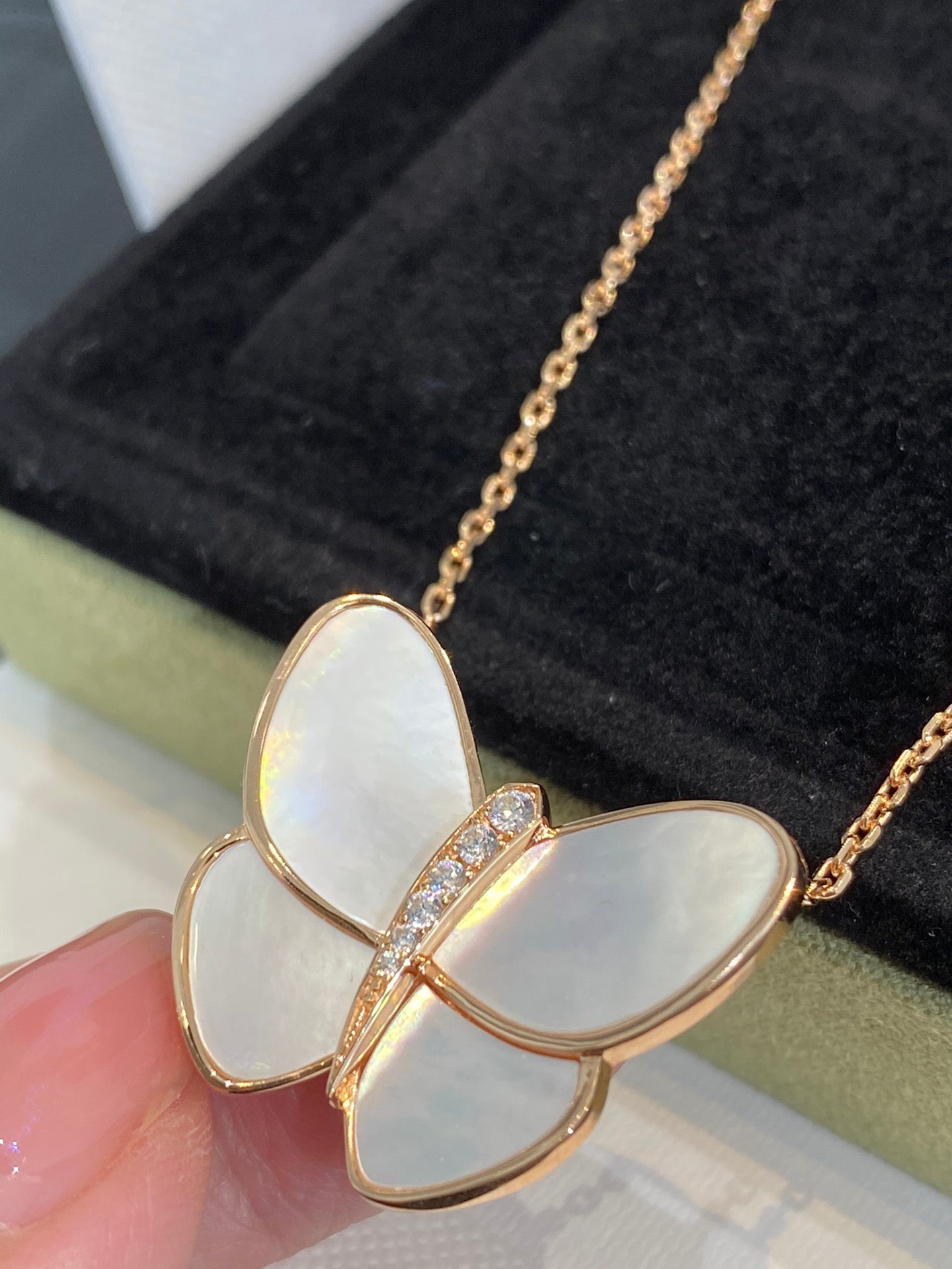 [Echo ]BUTTERFLY GOLD MOP DIAMOND NECKLACE