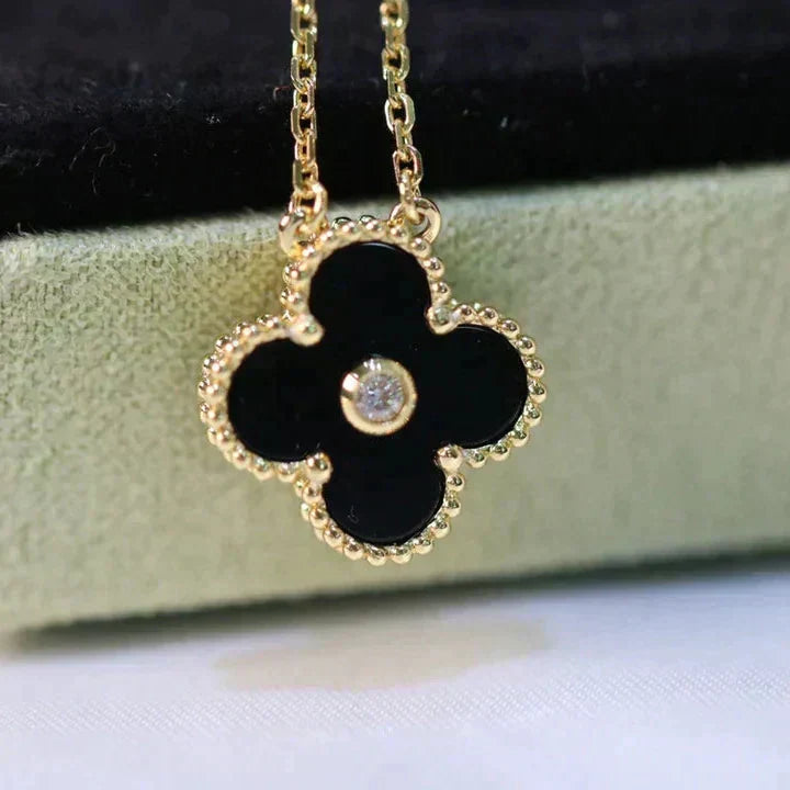 [Echo ]CLOVER 15MM DIAMOND ONYX NECKLACE