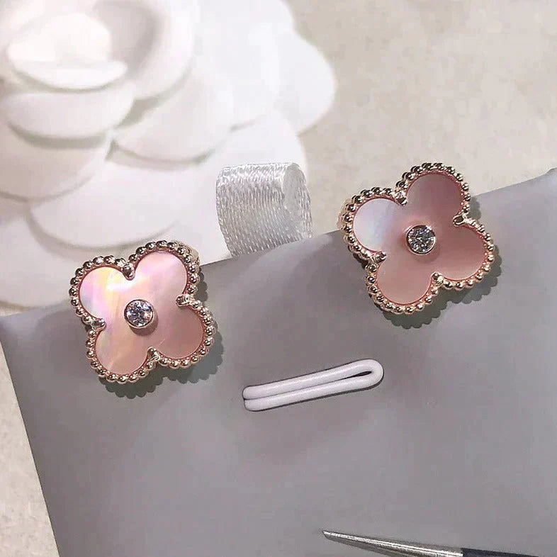 [Echo ]CLOVER MEDIUM 1 MOTIFS  PINK MOP DIAMOND EARRINGS
