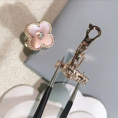 [Echo ]CLOVER MEDIUM 1 MOTIFS  PINK MOP DIAMOND EARRINGS