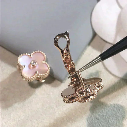 [Echo ]CLOVER MEDIUM 1 MOTIFS  PINK MOP DIAMOND EARRINGS