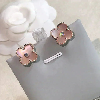 [Echo ]CLOVER MEDIUM 1 MOTIFS  PINK MOP DIAMOND EARRINGS