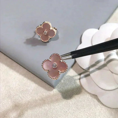 [Echo ]CLOVER MEDIUM 1 MOTIFS  PINK MOP DIAMOND EARRINGS