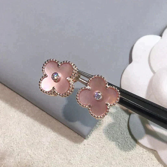 [Echo ]CLOVER MEDIUM 1 MOTIFS  PINK MOP DIAMOND EARRINGS