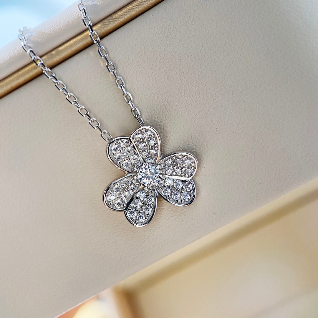 [Echo ]CLOVER DIAMOND NECKLACE SILVER