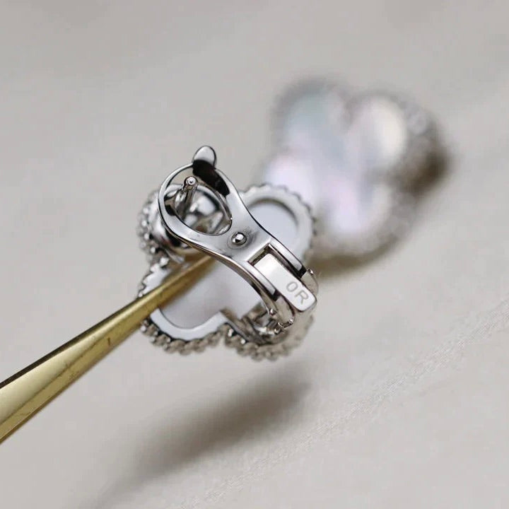 [Echo ]CLOVER MEDIUM 1 MOTIFS  WHITE MOP EARRINGS SILVER