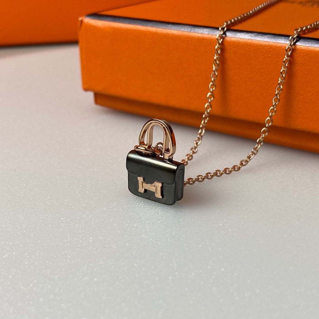 [Echo ]CONSTANCE BLACK PEDANT PINK GOLD NECKLACE