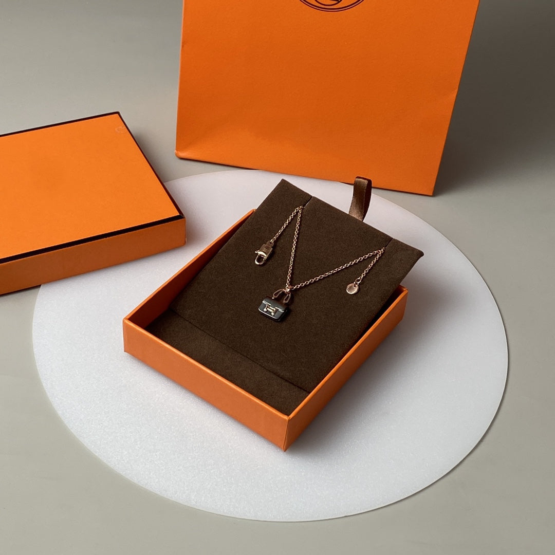 [Echo ]CONSTANCE BLACK PEDANT PINK GOLD NECKLACE