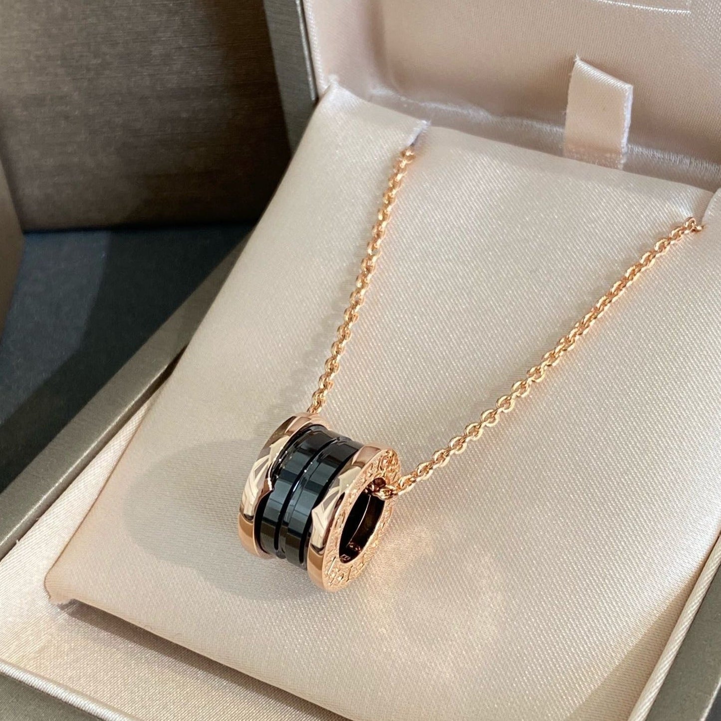 [Echo ]ZERO 1 BLACK CERAMIC PINK GOLD NECKLACE