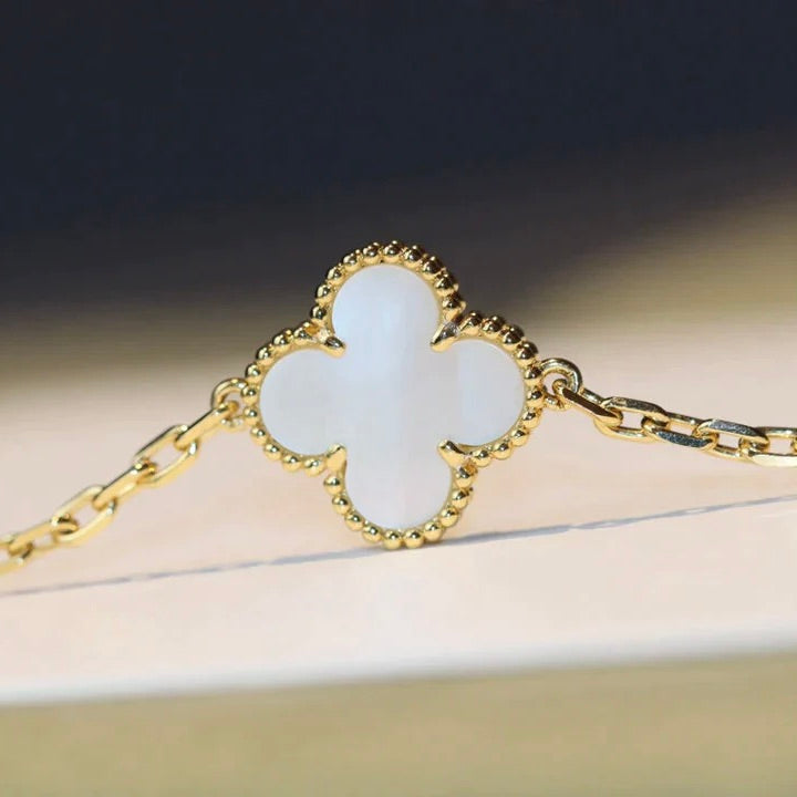 [Echo ]CLOVER 20 MOTIFS WHITE MOP NECKLACE