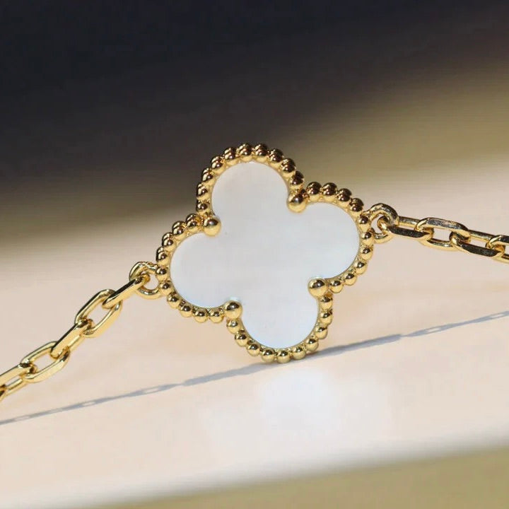 [Echo ]CLOVER 20 MOTIFS WHITE MOP NECKLACE