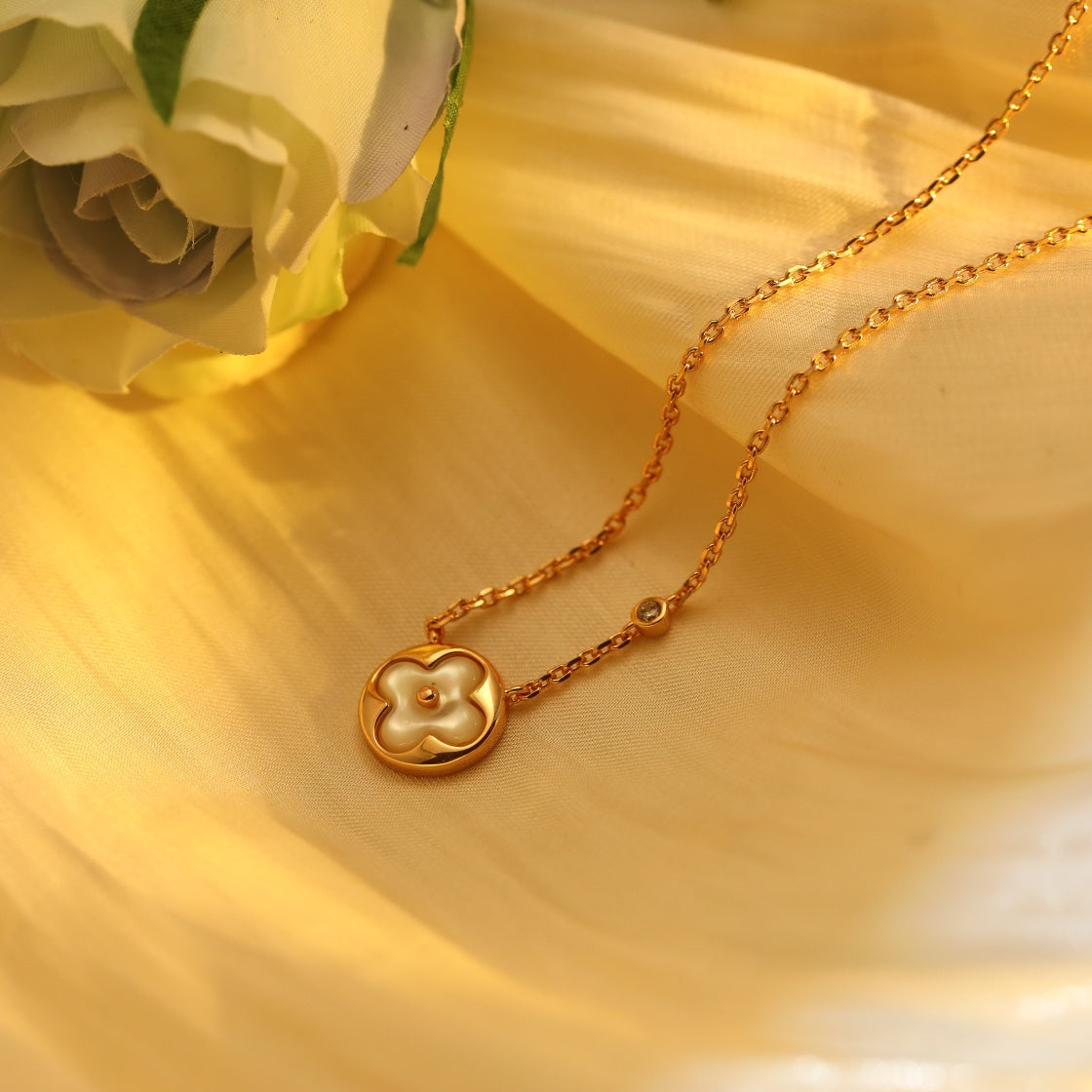 [Echo ]SUN PEDANT PINK GOLD 1 DIAMOND NECKLACE