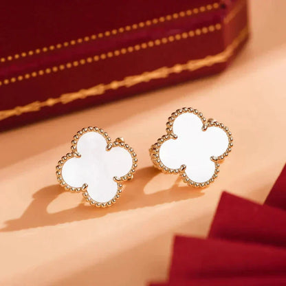[Echo ]CLOVER MEDIUM 1 MOTIFS  WHITE MOP STUD EARRINGS