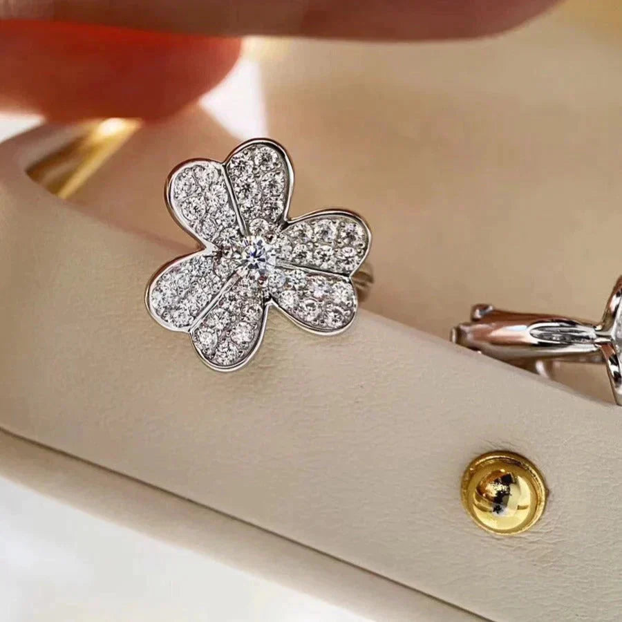 [Echo ]CLOVER COMOS DIAMOND EARRINGS SILVER