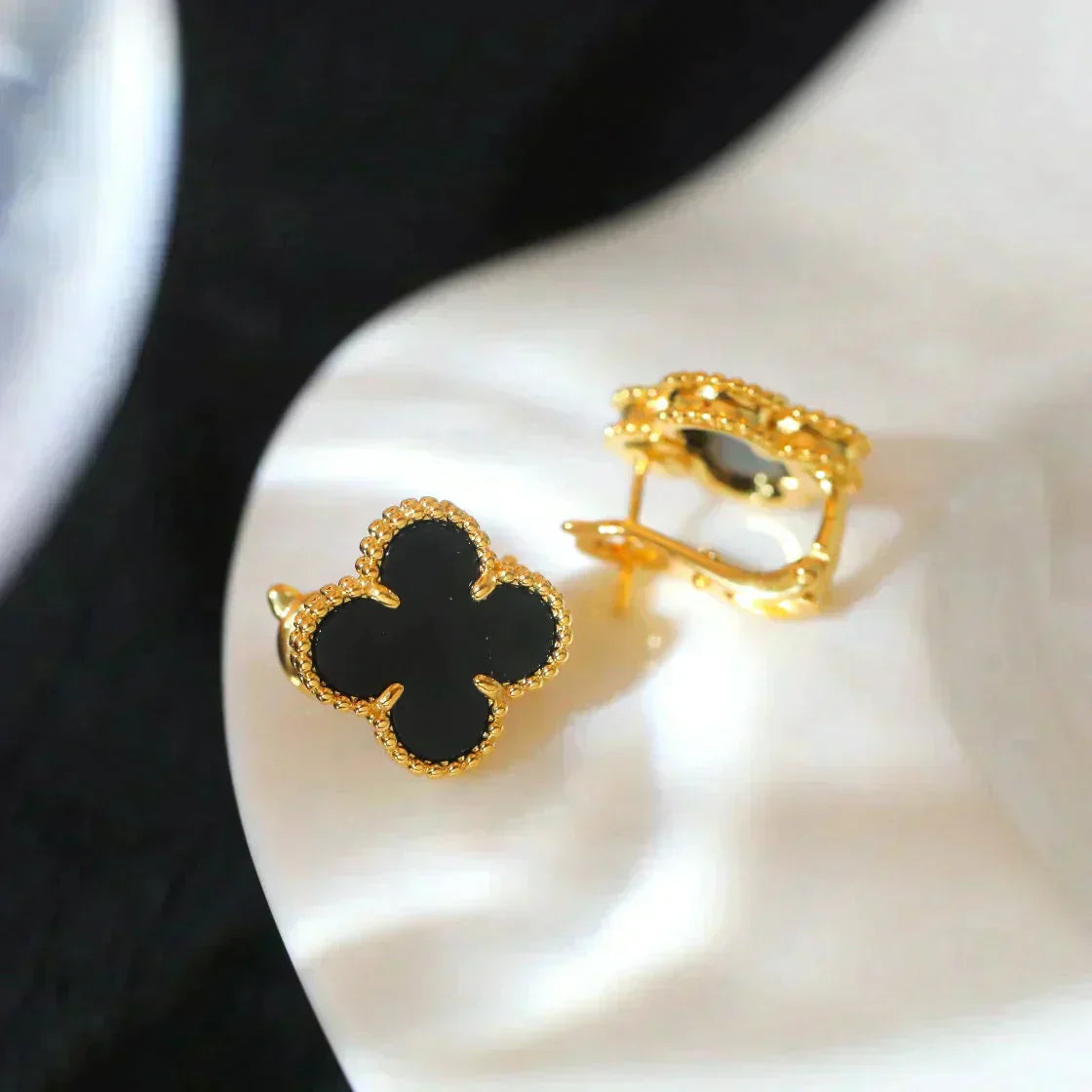 [Echo ]CLOVER MEDIUM 1 MOTIFS  ONYX STUD EARRINGS