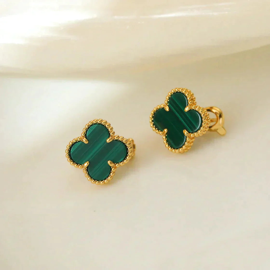 [Echo ]CLOVER MEDIUM 1 MOTIFS MALACHITE  EARRINGS