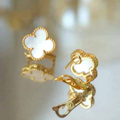 [Echo ]CLOVER MEDIUM 1 MOTIFS  WHITE MOP STUD EARRINGS
