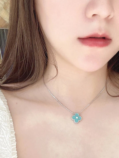 [Echo ]CLOVER 1 DIAMOND LIGHT BLUE SILVER NECKLACE
