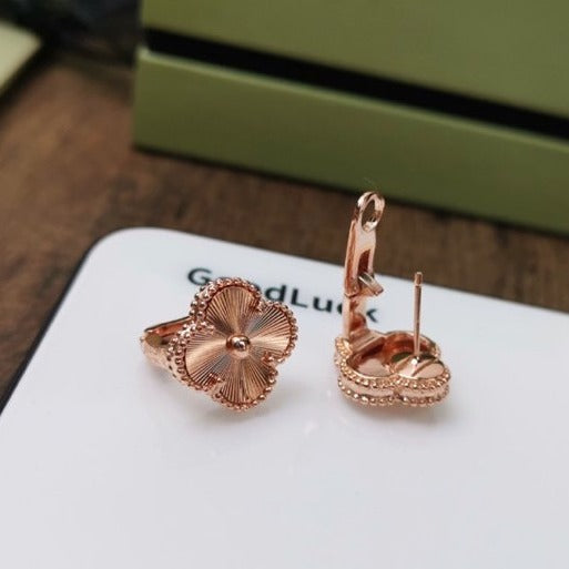 [Echo ]CLOVER MEDIUM STUD EARRINGS