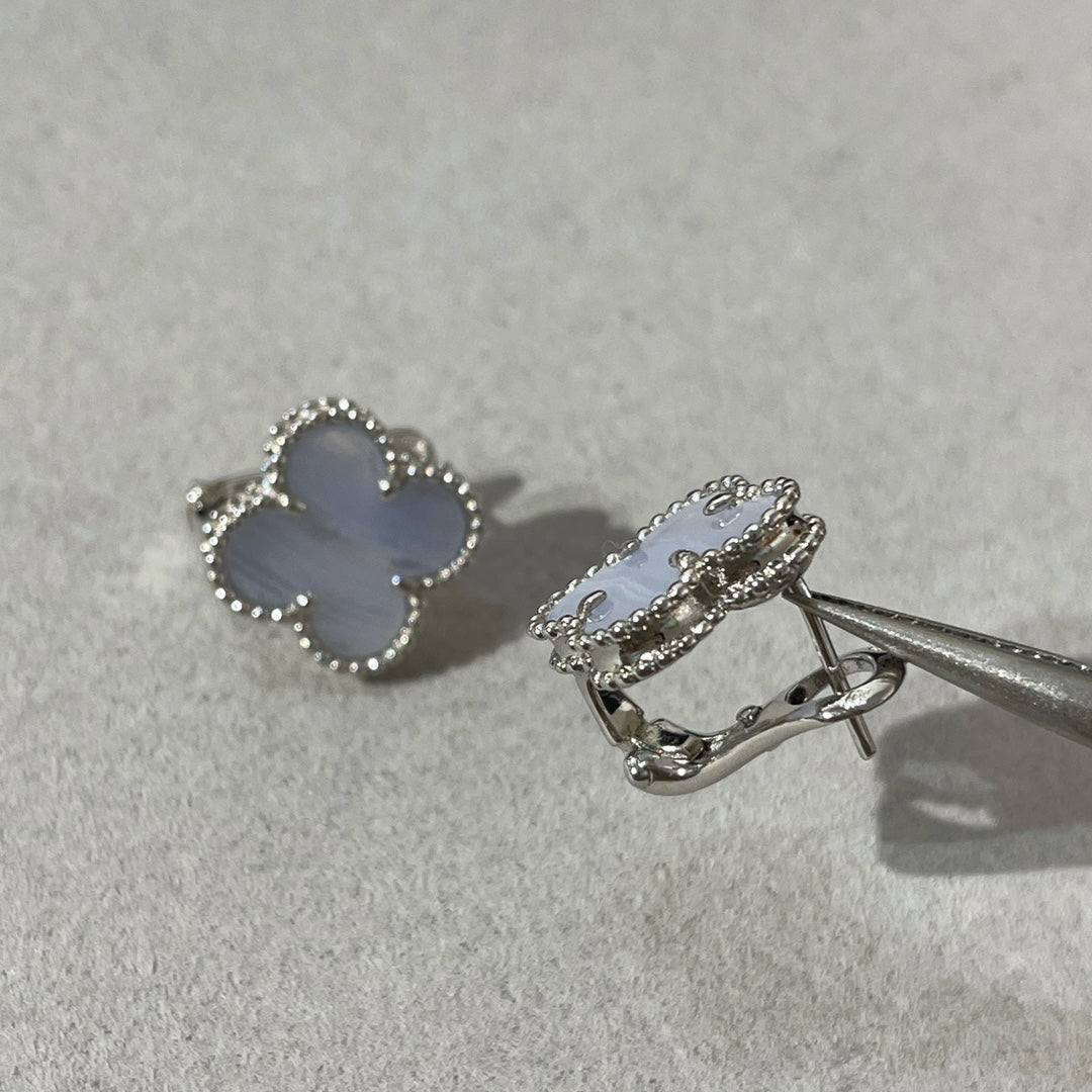 [エコー]クローバーカルセドニーシルバースタッドピアス