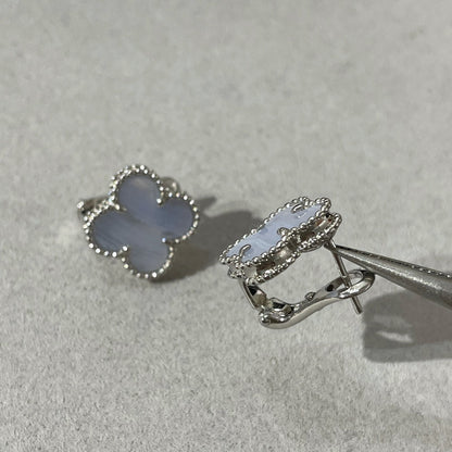 [エコー]クローバーカルセドニーシルバースタッドピアス