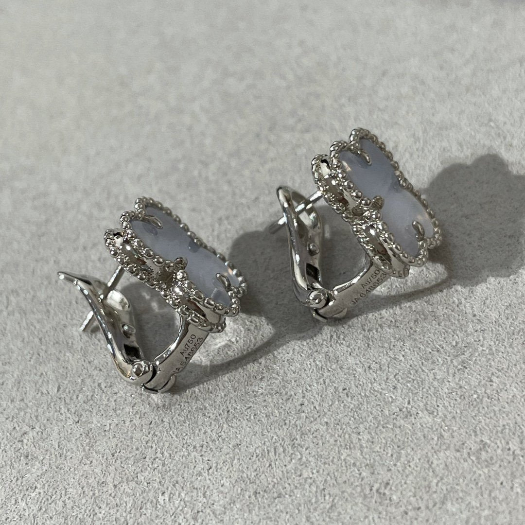 [エコー]クローバーカルセドニーシルバースタッドピアス