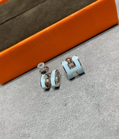 [Echo ]POP H SKY BLUE STUD EARRINGS