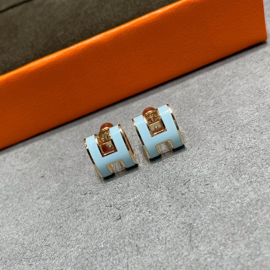 [Echo ]POP H SKY BLUE STUD EARRINGS