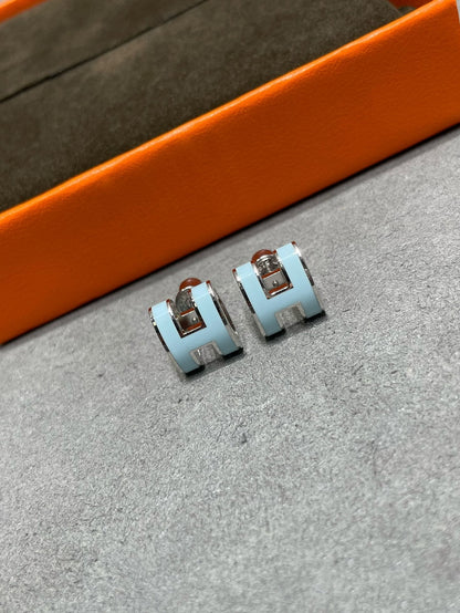 [Echo ]POP H SKY BLUE STUD EARRINGS