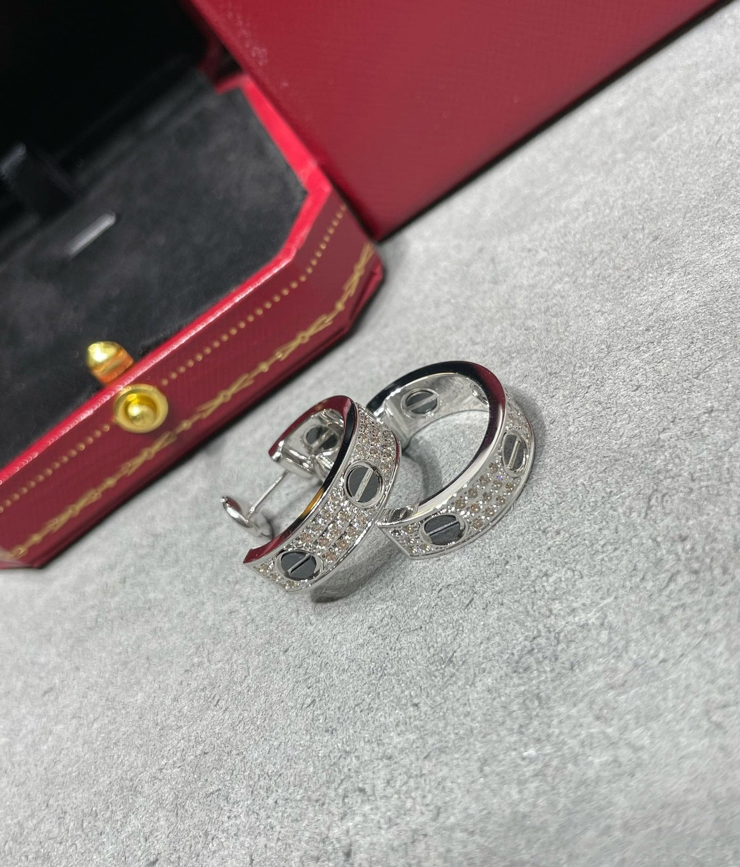 [Echo ]LOVE CERAMIC DIAMOND PAVED SILVER EARRINGS