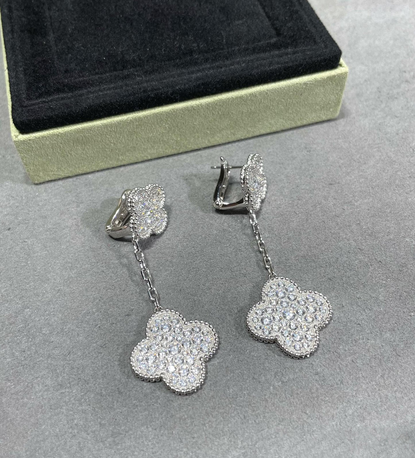 [Echo] Kleeblatt 2 Motive Diamant gepflastert Silber Ohrringe
