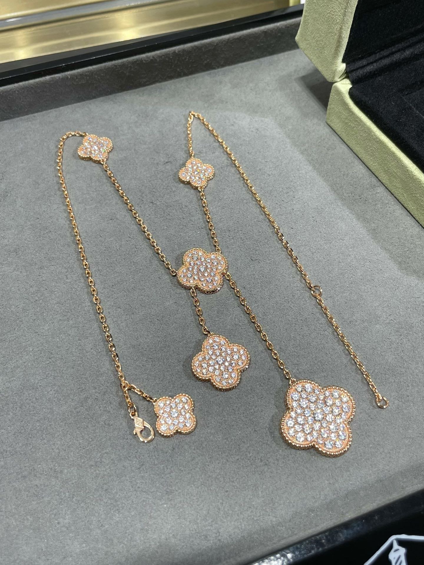 [Echo ]CLOVER 6 MOTIF DIAMOND PAVED NECKLACE