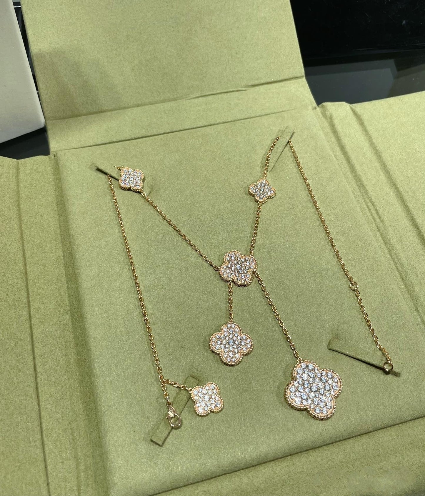[Echo ]CLOVER 6 MOTIF DIAMOND PAVED NECKLACE