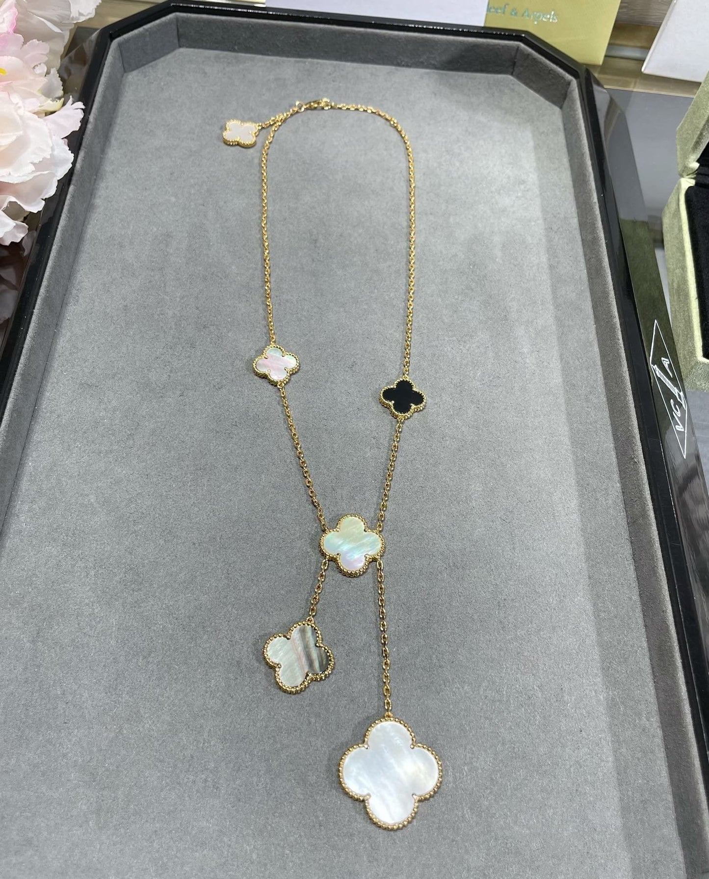 [Echo ]CLOVER 6 MOTIF MOP ONYX GOLD NECKLACE