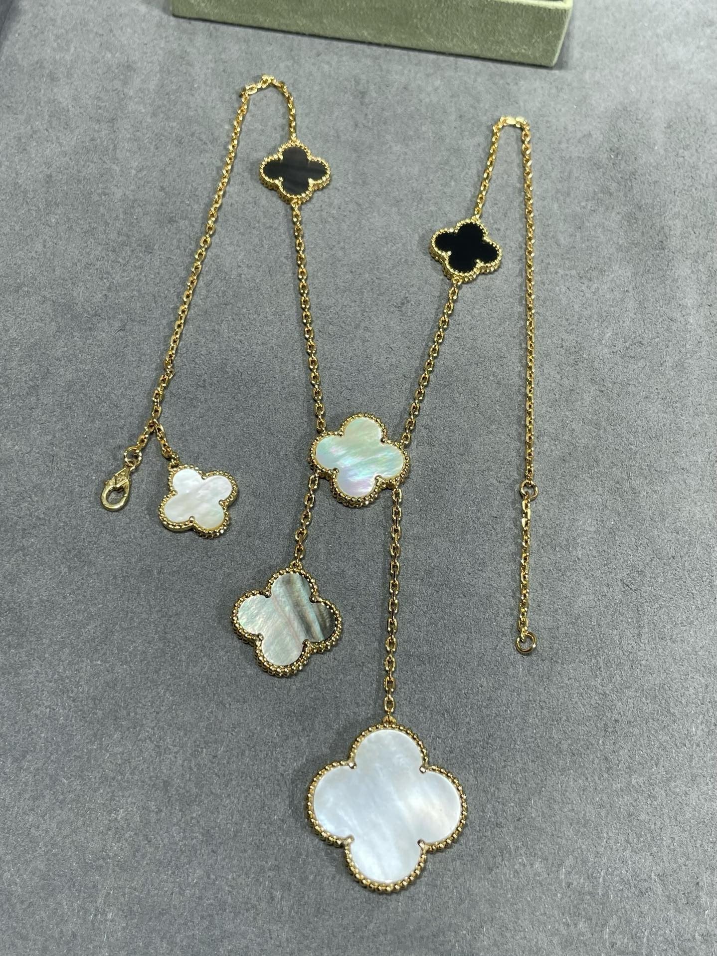 [Echo ]CLOVER 6 MOTIF MOP ONYX GOLD NECKLACE