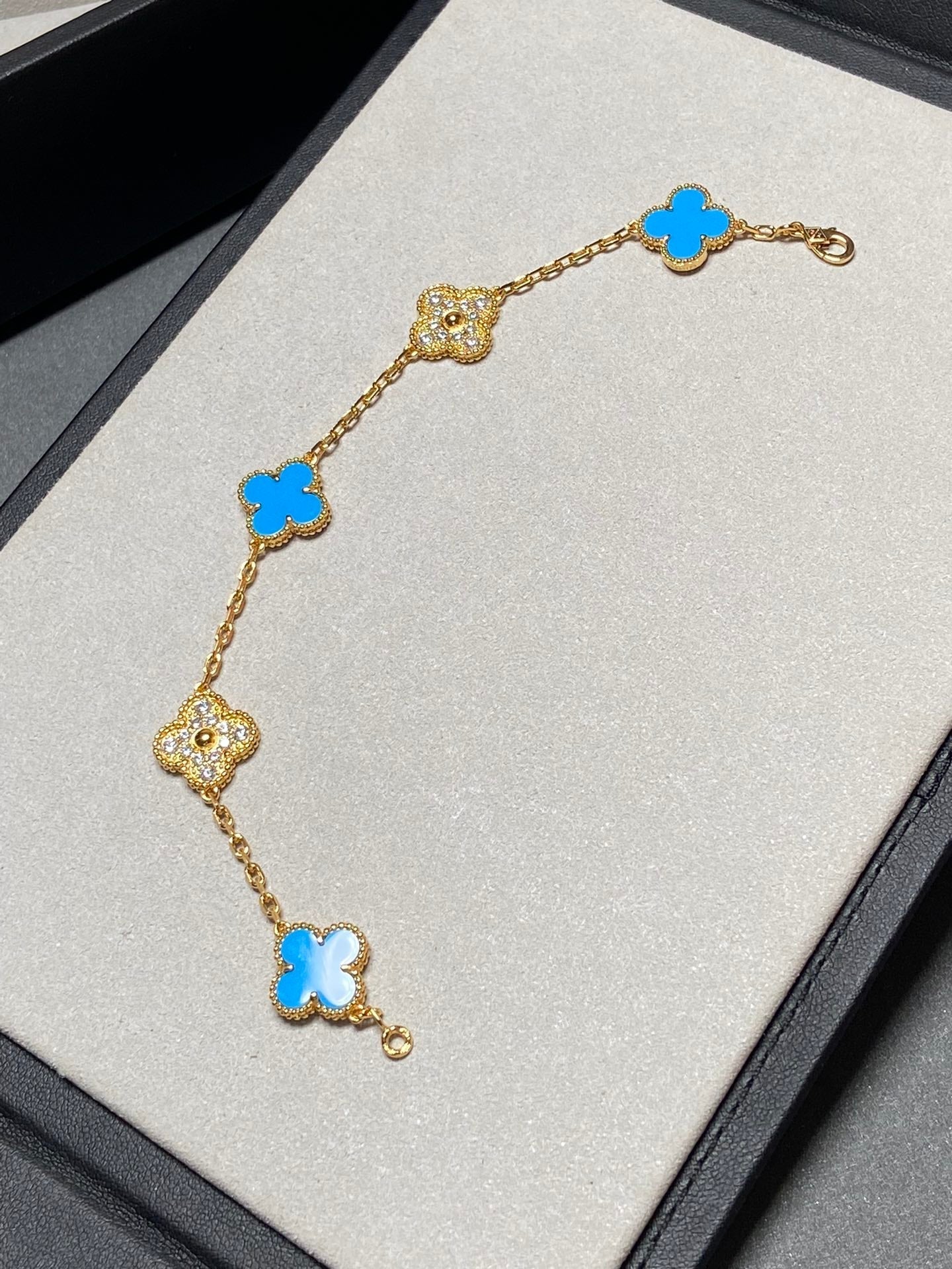 [Echo]CLOVER 5 MOTIF BLUE CHALCEDONY DIAMOND GOLD BRACELET