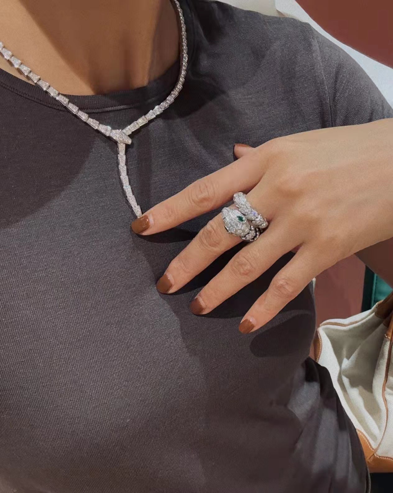 [Echo ]QUEEN EMERALD SNAKE RING