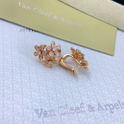 [ECHO ]THE FLOWERS ARE ALL STUDDED WITH STUD EARRINGS
