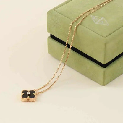 [Echo ]CLOVER 15MM DIAMOND ONYX NECKLACE