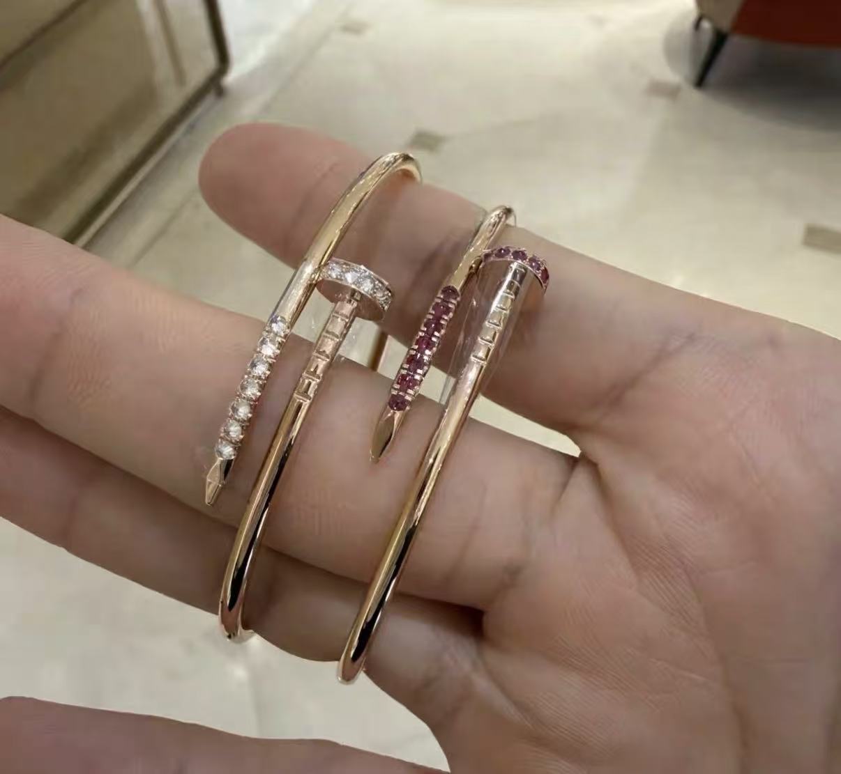 [ECHO]WORLDWIDE FIRST RELEASE：JUSTE UN CLOU RUBY BRACELET